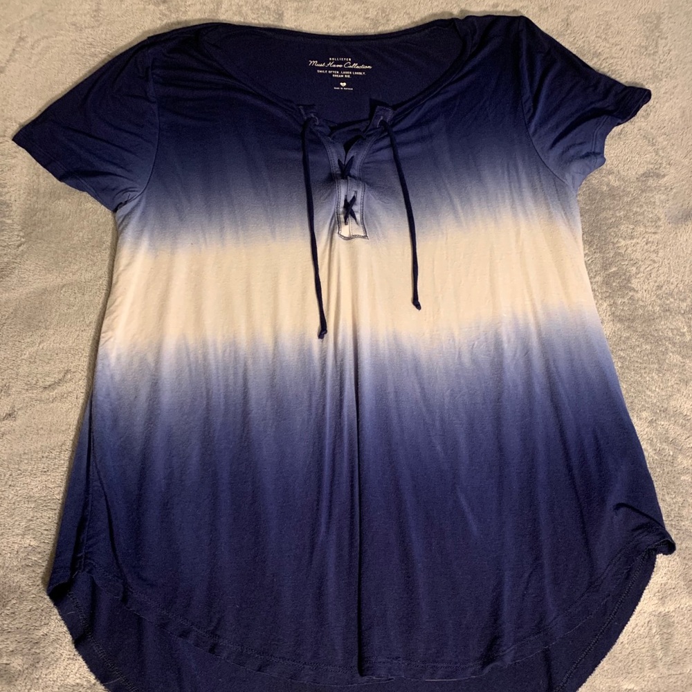 Hollister tee